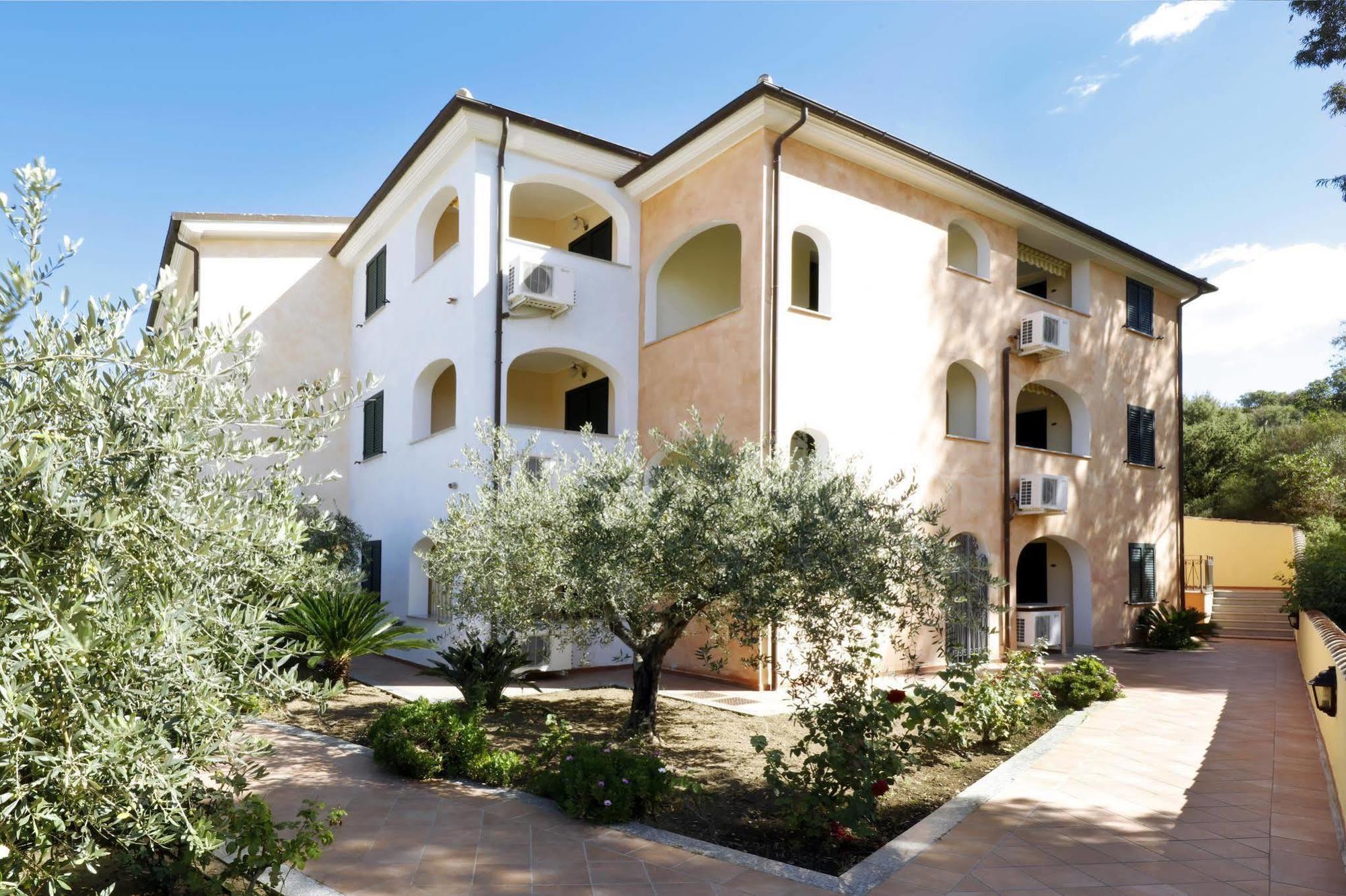 Residence Il Borgo Orosei Bagian luar foto
