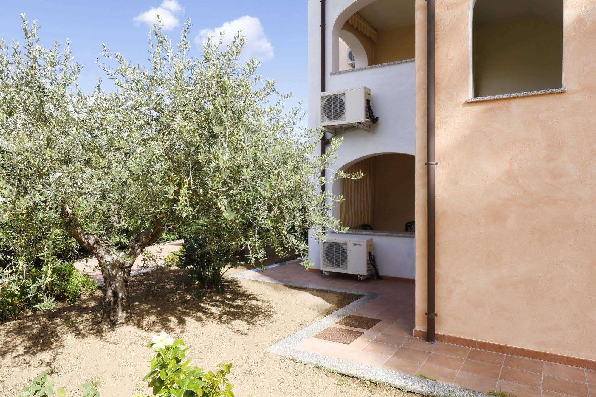 Residence Il Borgo Orosei Bagian luar foto